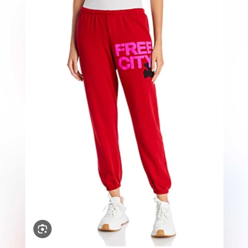FREECITY red sweapants with pink lettering
